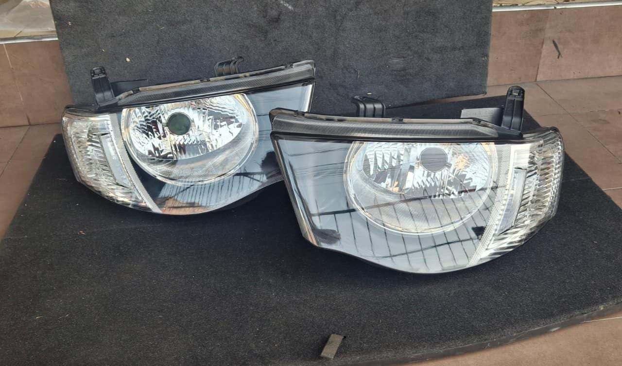 Mitsubishi L200  headlight, front — photo 1