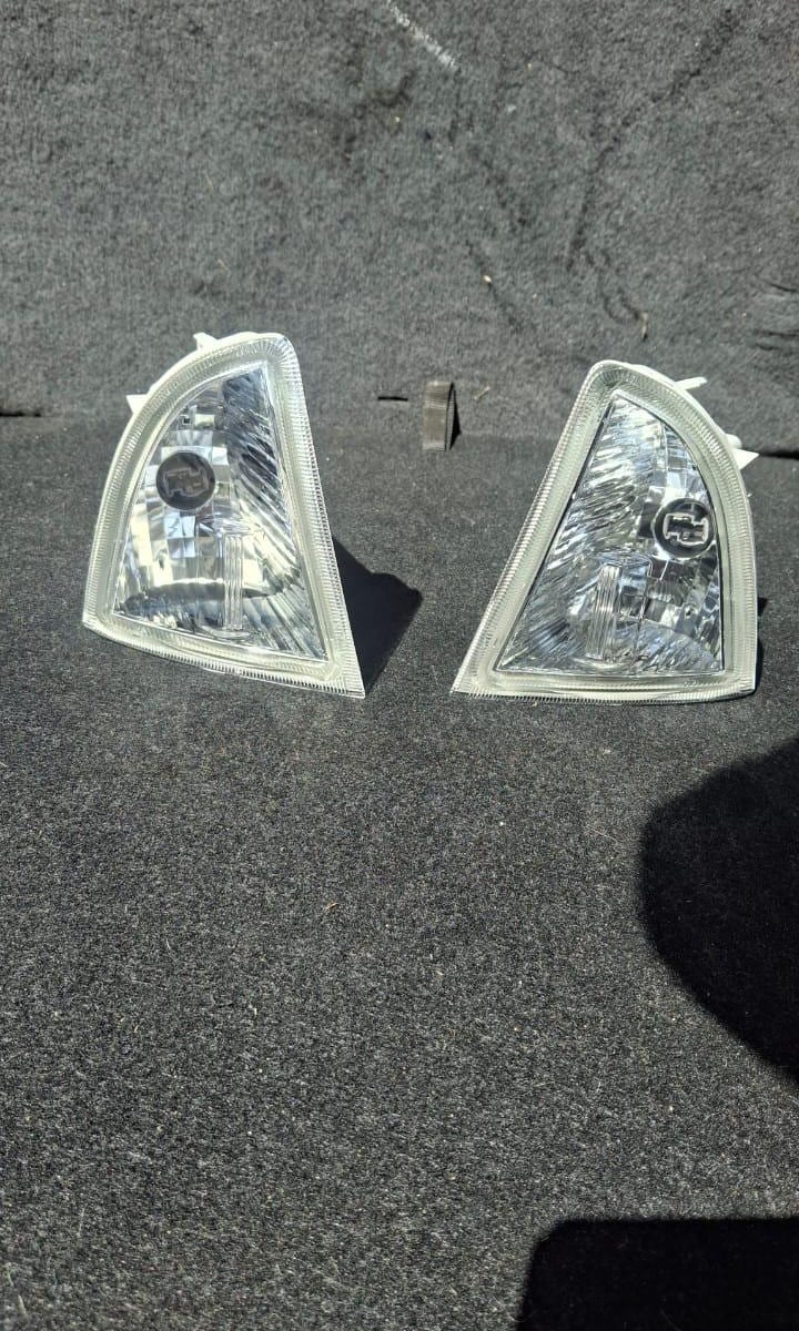 Toyota Aqua NHP10 signal light, front — photo 1