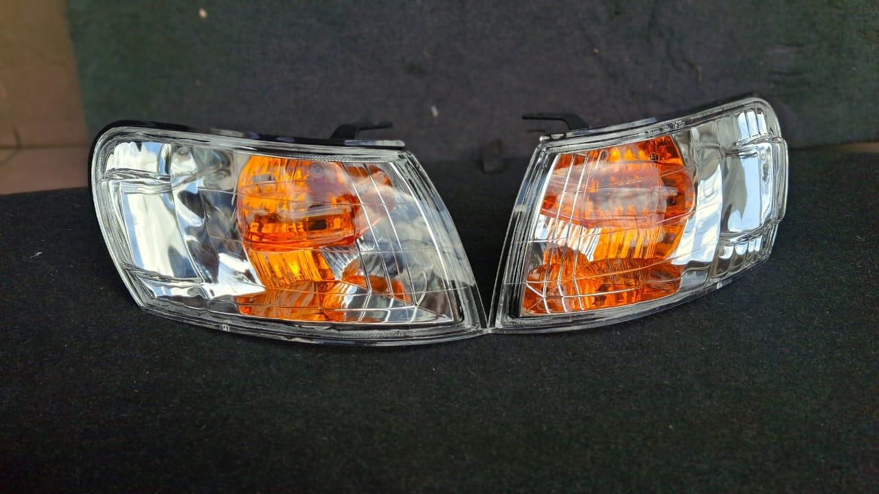 Toyota Corolla AE100 corner light, front — photo 1
