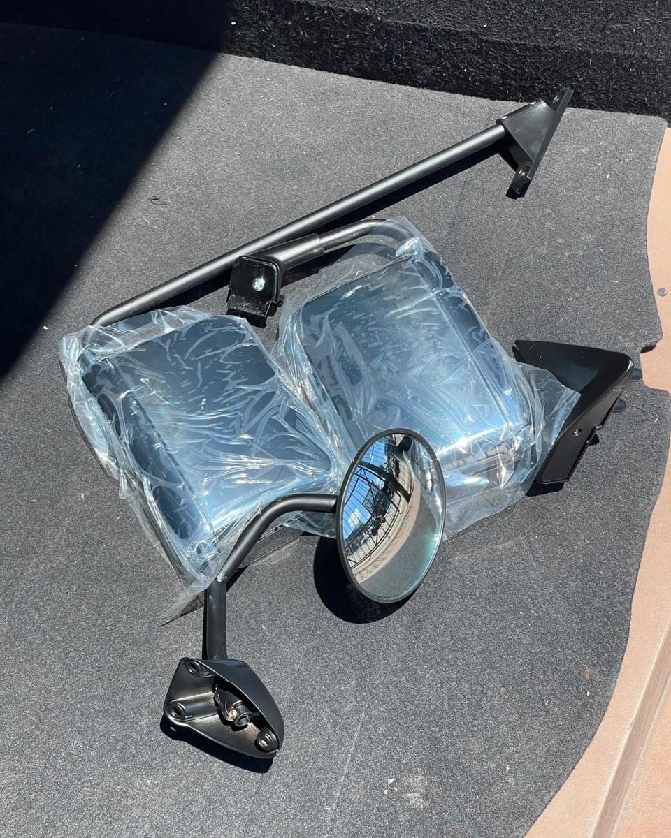 Toyota Hiace LH113 side mirror (super gl, non-power), front — photo 1