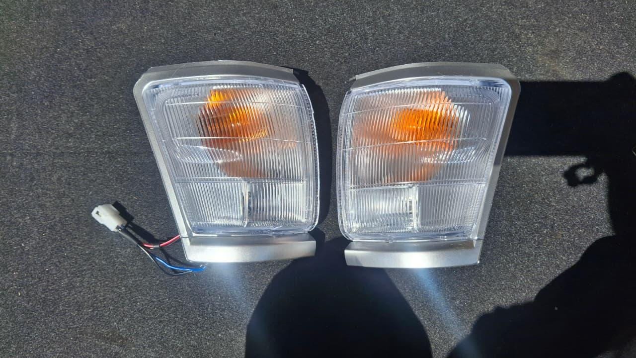 Toyota Hilux LN166/LN145 corner light, front — photo 1
