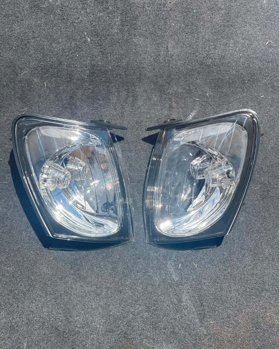 Toyota Noah CR41/KR41 corner light, front — photo 1