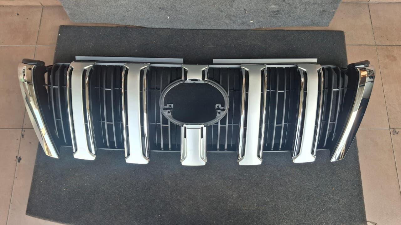 Toyota Prado  grille, front — photo 1