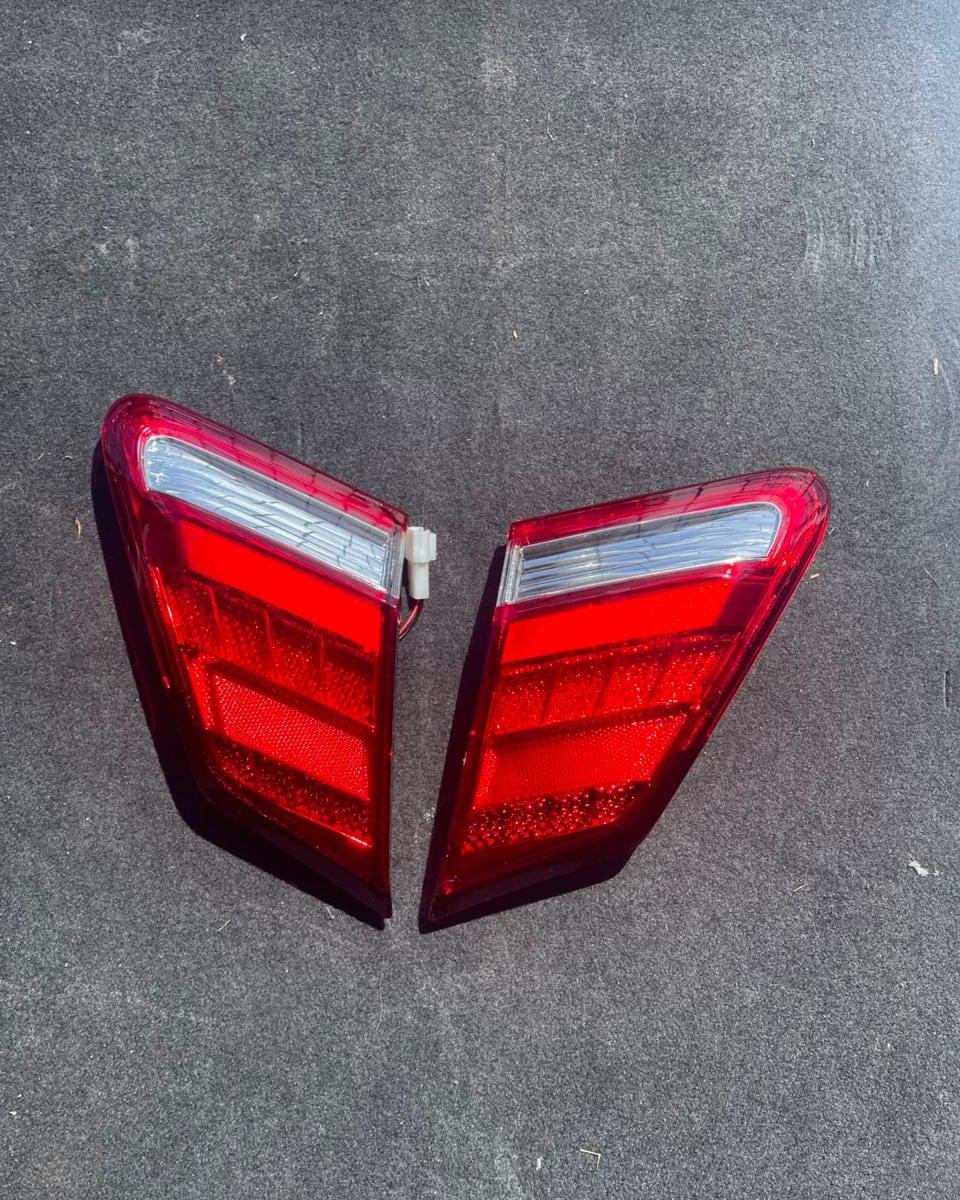 Toyota Premio  dickey light, front — photo 1