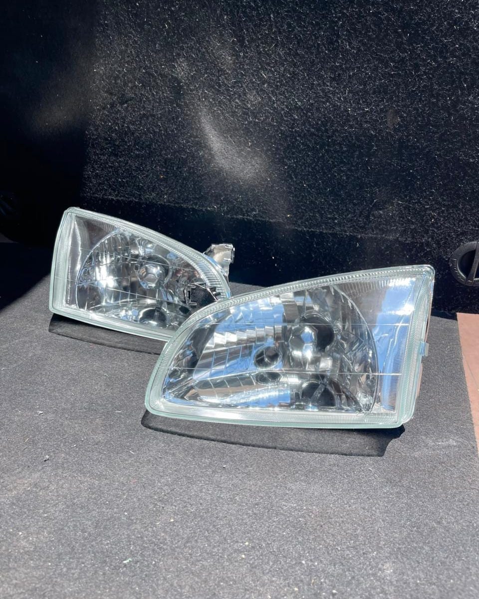 Toyota Starlet EP91 headlight, front — photo 1